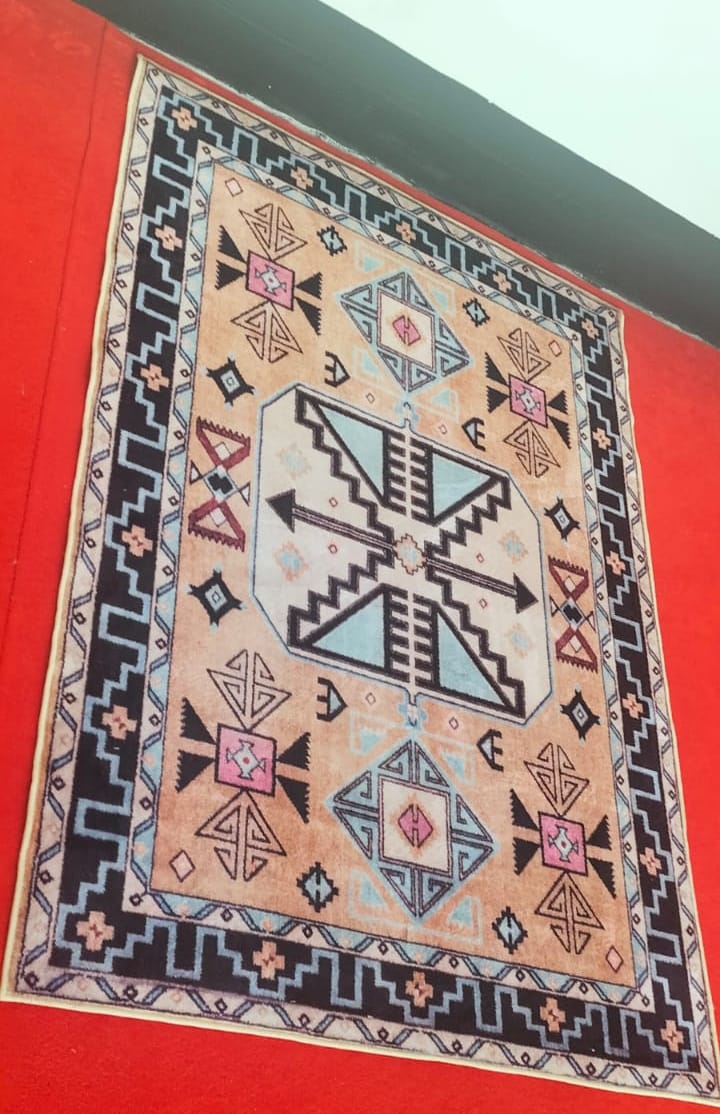 Kashmiri Velvet Persian Rugs: The Pinnacle of Elegance & Comfort - Design 8